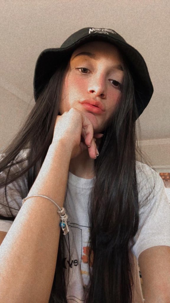 limssarah's tweet photo. Eu quero esse chapéu 🎩 https://t.co/ZgwDYQW3xW