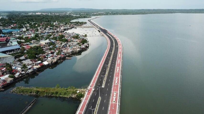 SayChiz's tweet photo. We inaugurated a section of the Sorsogon City Coastal Road the other day not only to ease traffic and provide an additional place of leisure but, more importantly, to protect our coastline, provide mass housing and stimulate business in the Province... https://t.co/YocRLWAMml