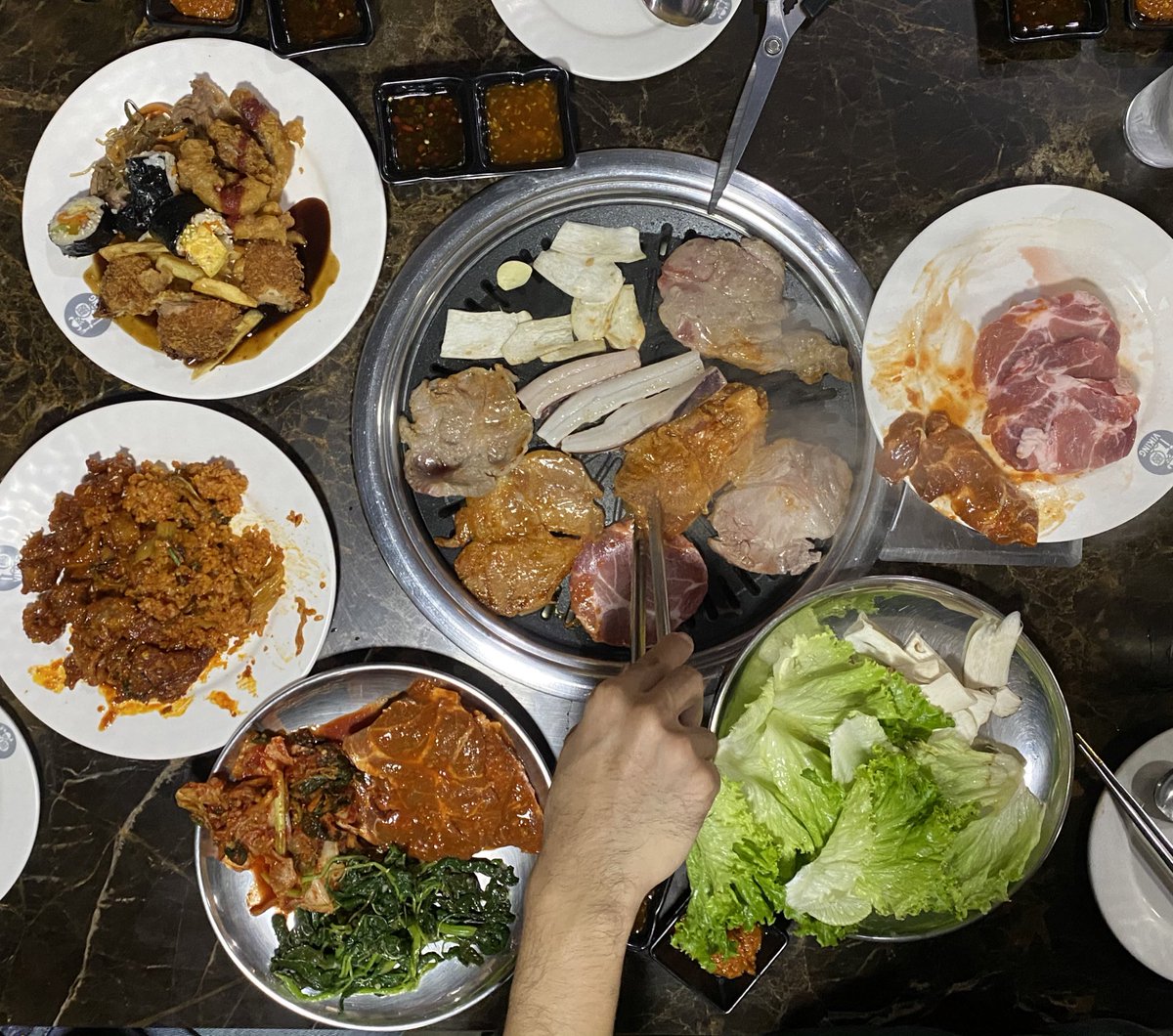 Guythitiphat's tweet photo. Korean BBQ Buffet “VIKING” ราคา 359 บาท ทานได้ 1 ชั่วโมงครึ่ง ตั้งอยู่ที่ Korean Town มีอาหารให้เลือกเยอะมาก รสชาติอร่อย เนื้อที่เอามาปิ้งย่างดี เครื่องเคียงมีให้เลือกเยอะ การเดินทางสะดวก ลงบีทีเอสอโศก ถึงเลย #foodtualek https://t.co/hUrJa0KW0A