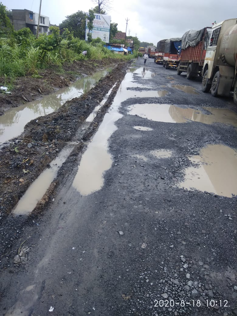 <a href="/CMOGuj/">CMO Gujarat</a> <a href="/vijayrupanibjp/">Vijay Rupani Memorial</a> <a href="/nitin_gadkari/">Nitin Gadkari</a> <a href="/OfficeOfNG/">Office Of Nitin Gadkari</a> <a href="/MORTHIndia/">MORTHINDIA</a> how do contractors get away with building such inferior roads in India? Making kms per day is of no use if this is how taxpayer money is wasted!

Today photos for NH 8 - Vapi, Gujarat

#MakeRoadsNotMoney