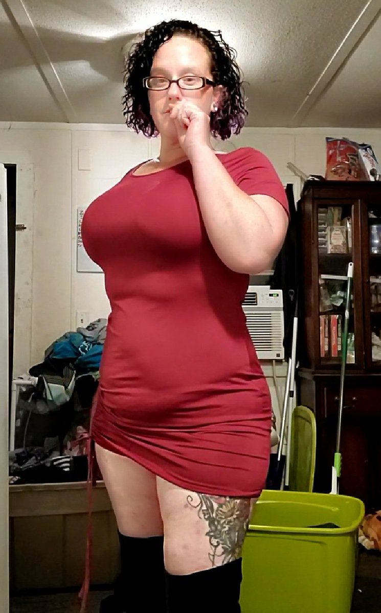 GhostGoneRogue_'s tweet photo. What can I say?... I'm seriously feeling myself with the new hair and all the exercise I been getting ... So yall gonna have to put up with the selfies for a bit 😂 #thick #LookAtHerNow #FineAs https://t.co/C9hMhXLyNj