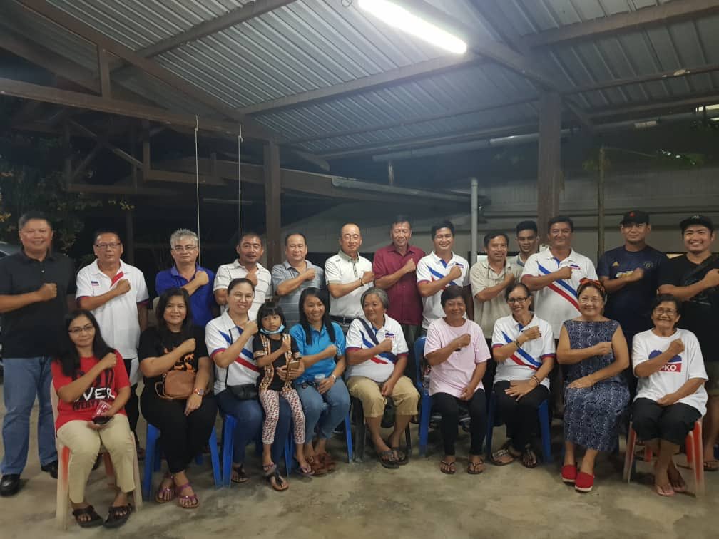 UPenampang's tweet photo. Lawatan dan santai Timbalan Presiden UPKO Donald Peter Mojuntin bersama kempimpinan UPKO Papar. Semua bersiap siaga menghadapi PIlihanraya Negeri ke-16. Syabas KB Datuk Gilbert dan pasukan. 

#Terusberjuang 
#Kemenangankepadarakyat https://t.co/dXBrRe8LZi