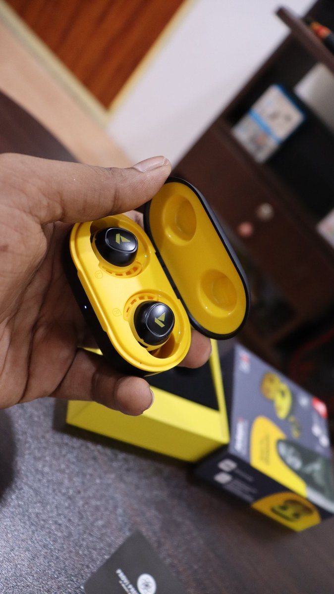pulseofindian's tweet photo. #ProviTechReview : 

Product : #BoAt441 ( BoAt Airdopes ) 

Fantastic Premium Design • Powerful Bass (BoAt Signature Audio) • Comes With 5 Color Variant (4 Currently Available in Market) • IP×7 Water &amp; Sweat Resistant • IWP Technology •
Buy Link :
https://t.co/GLJRl2ikLy https://t.co/xpUIRb4uWg