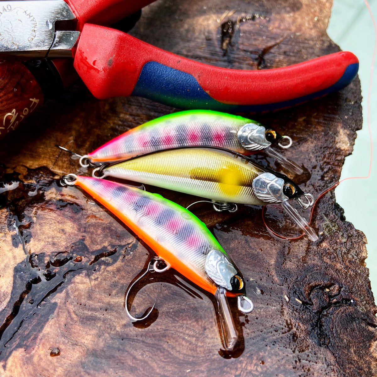 ハンドメイドルアー HM51F ・スイムチェック🎣 泳ぎ、アクション、潜行