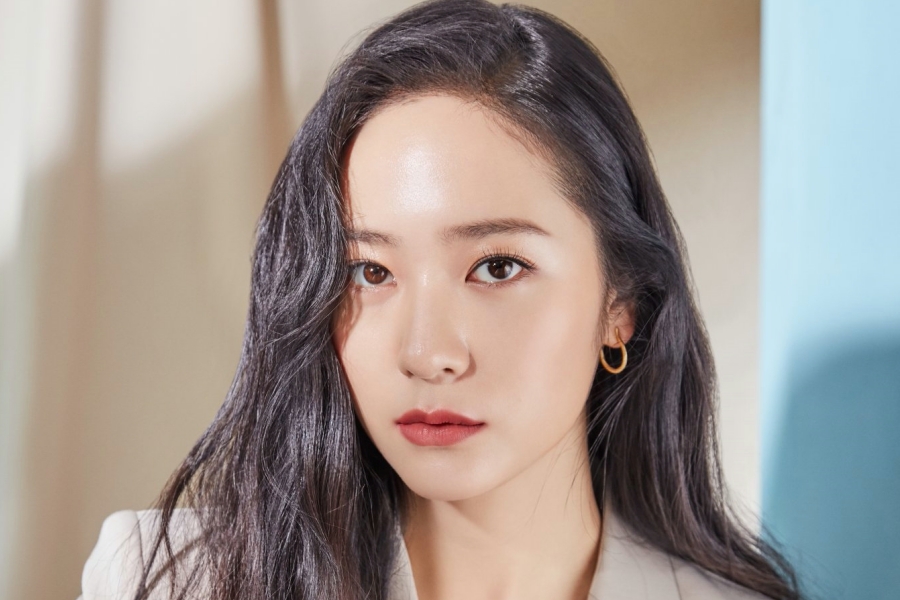 #fx's #Krystal Reportedly Leaving SM Entertainment After Over 10 Years + SM Responds
soompi.com/article/141976…
