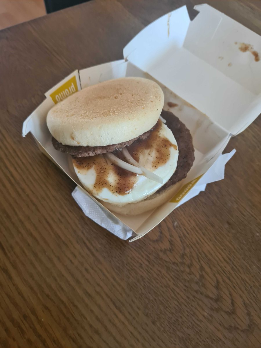 miketatarski's tweet image. My colleagues tried the McDonald's phở thing, and judging by their universal disgust I will not. (It looks truly dreadful.) cc @porkstories