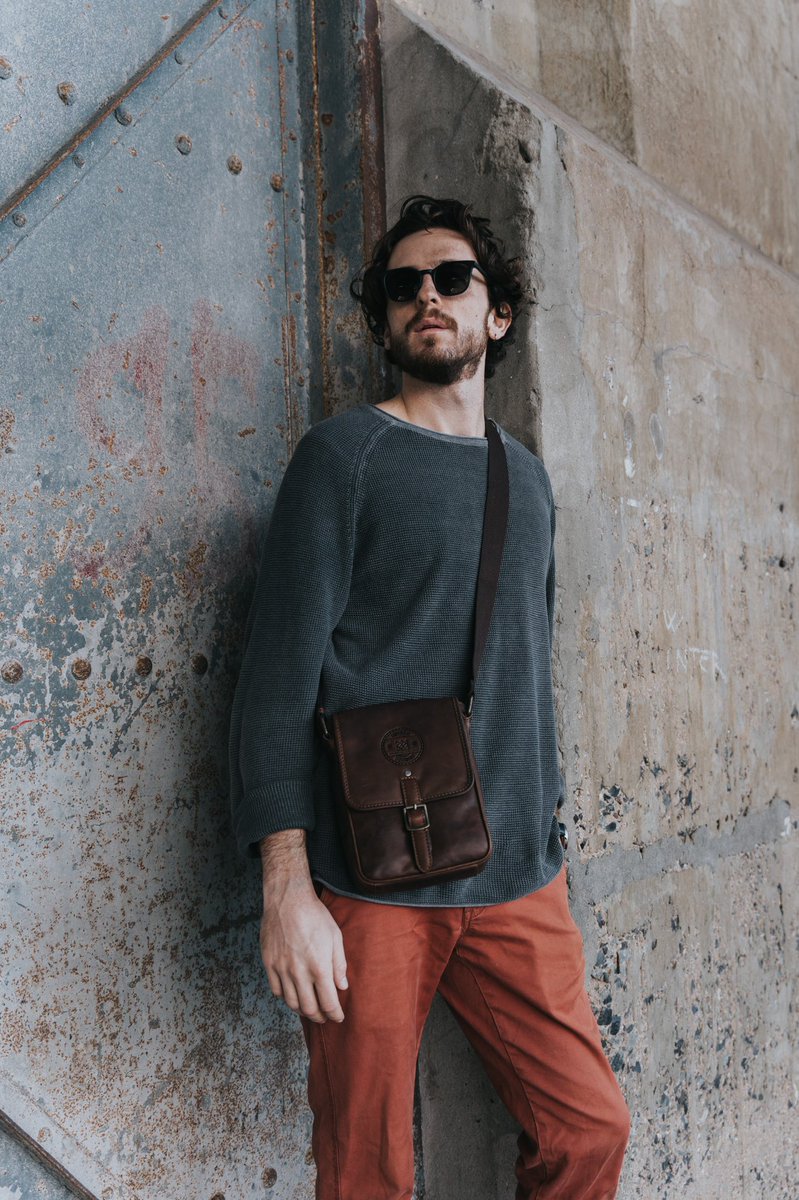 fombrand's tweet photo. Introducing our men’s utility bag! Now available online and in stores! 👌🏆
#mensbag #utilitybag #leatherbag #mensleatheraccessories #fombrand #proudlysouthafrican #smallbusiness
⠀⠀⠀⠀⠀⠀⠀⠀⠀ https://t.co/P5A6lZ19Z6