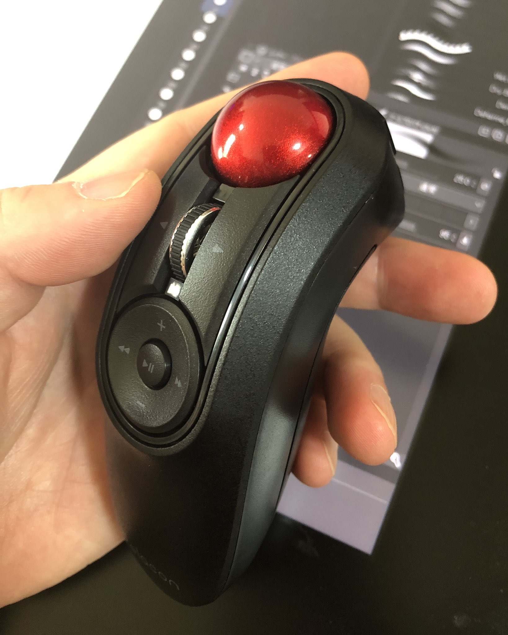 Redjuice Elecomのリラコンって言う無線トラックボールを買ってみました これ左手デバイスとして使い道ないかなって試したんですけど 続 T Co Fbotigtzlu Twitter