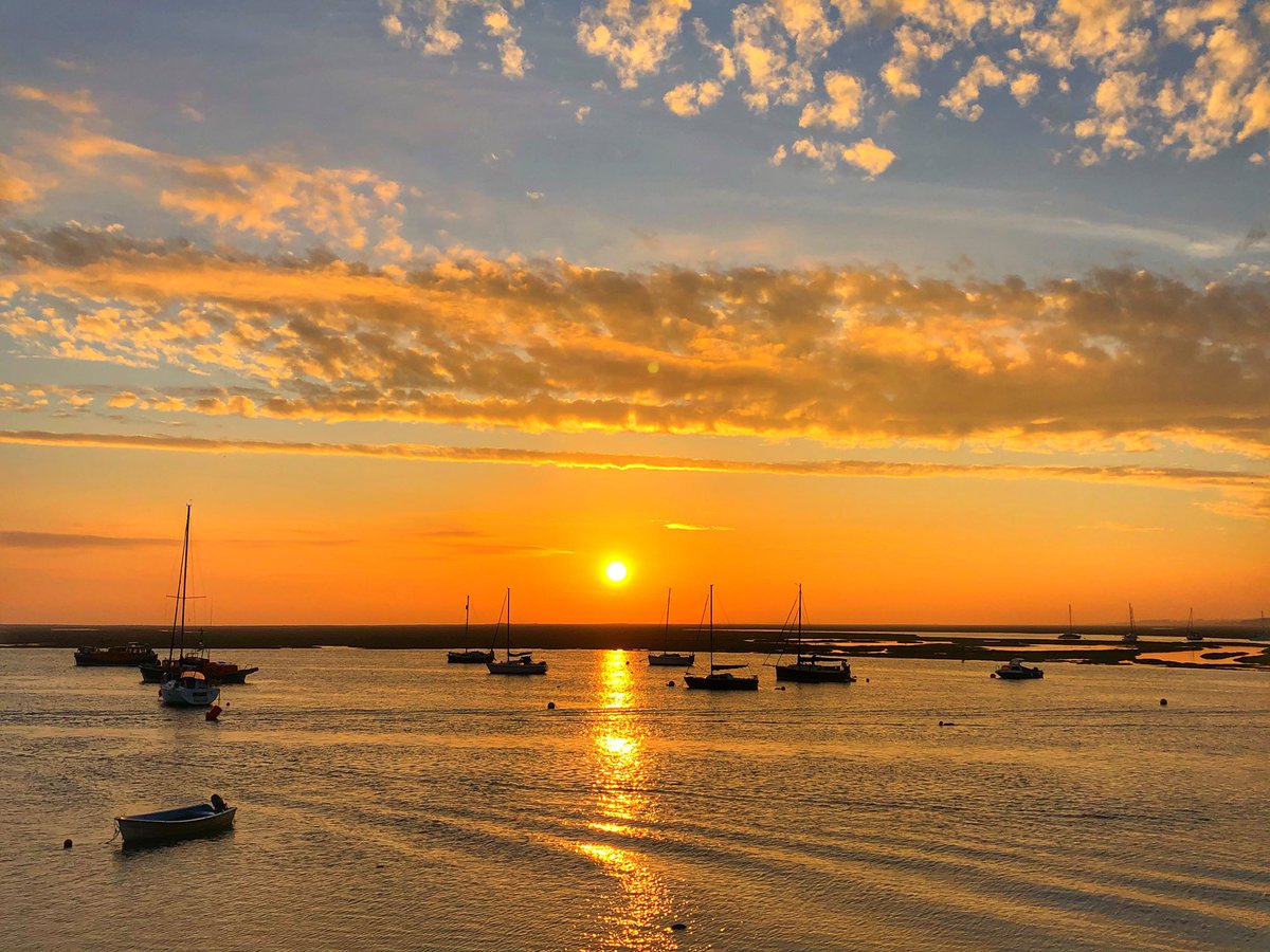 TracyXenigma's tweet photo. Watching the Sunrise this morning and The Albatrosses departure from the Quay #wellsnextthesea #northnorfolk https://t.co/PubLIR6th2