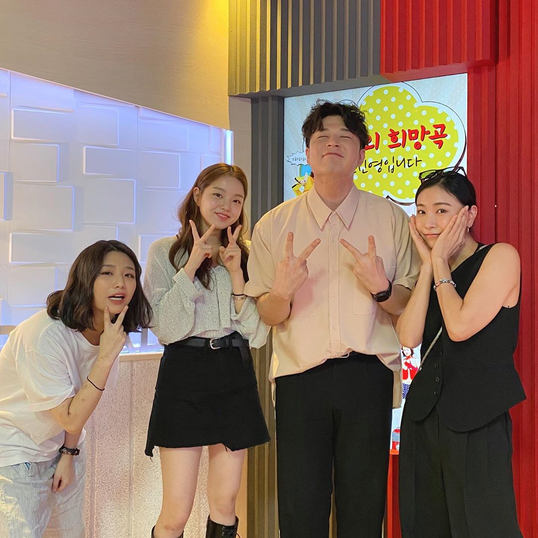 [200817] 

mbcradio12 instagram güncellemesi #Rothy ile.

#OCEANVIEW #로시