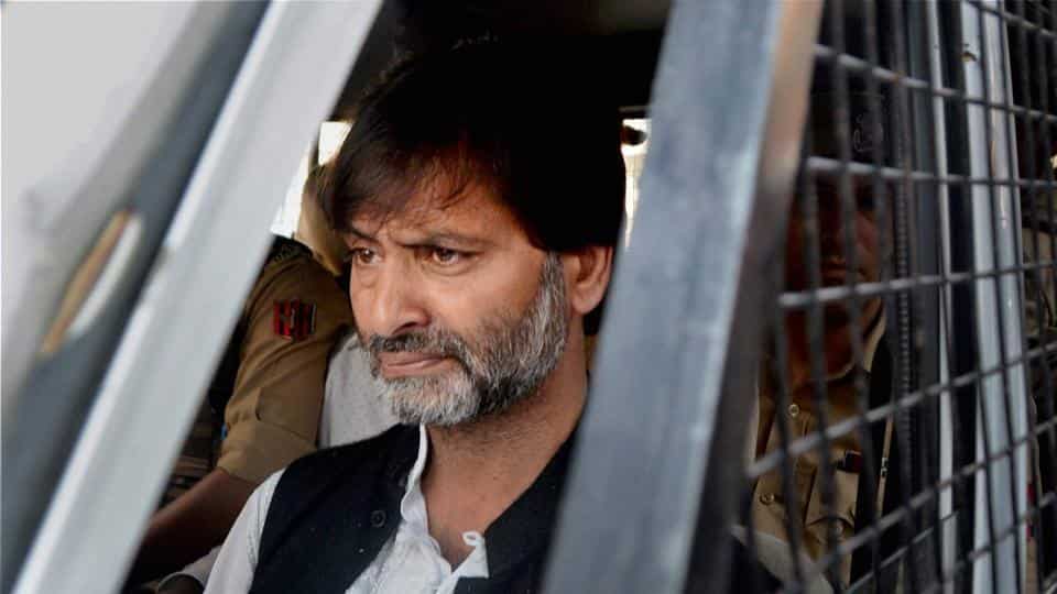   #YasinMalik was arrested by  #NIA in  #terrorfunding case. Besides Malik facing charges of  #kidnapping and  #murder for being allegedly involved in Rubaiya Sayeed daughter of Mufti Mohammad Syed in 1989 and killing of four Indian Airforce personnel in 1990.