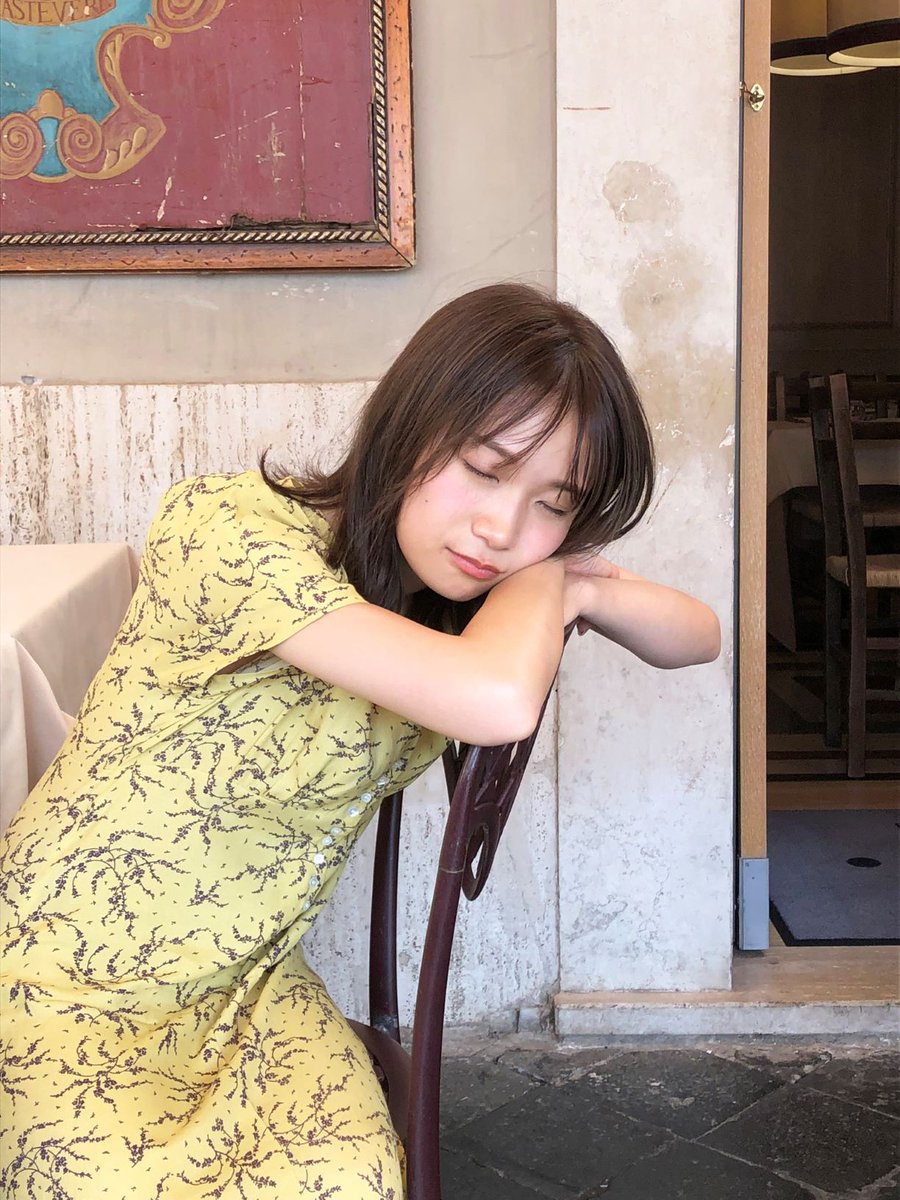 売れ筋がひ贈り物! 乃木坂46 秋元真夏2nd写真集 しあわせにしたい