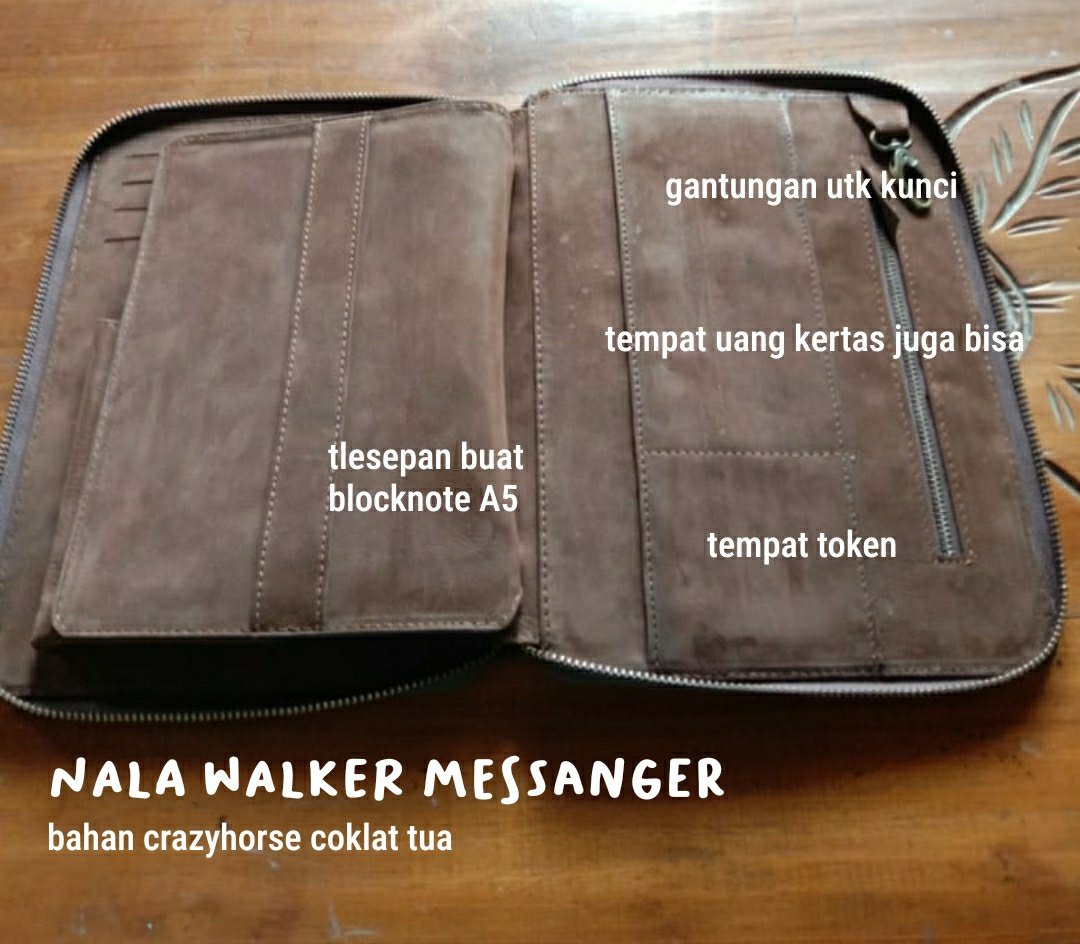 rndhtshnt's tweet photo. Selain daripada itu, pesanan mas @a7ibayu juga sudah selesai, tinggal nunggu antrian grafir nama saja, lalu dibersihkan biar tambah kece.
Setelah itu kirim deh... 😍💛☕
#walkermessanger #kulitsapi #produkkulitasli #kudelleather https://t.co/MuVifRrUim