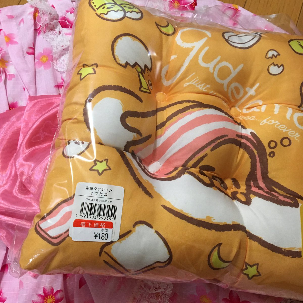 ばっちょん ぐでたま座布団あった 年長だけ使えればいいのでありがたいお値段 いつも最寄りはしけてるから違うほう行ったら何も無く 結局最寄りのほうが座布団やら90円草履 ヒープリの靴 フラッシュスニーカーが残ってた そしてやっとこ甚平ドレスと ばっちょん ぐでたま座布団あった 年長だけ使えればいいのでありがたいお値段 いつも最寄りはしけてるから違うほう行ったら何も無く 結局最寄りのほうが座布団やら90円草履 ヒープリの靴 フラッシュスニーカーが残ってた そしてやっとこ甚平ドレスと