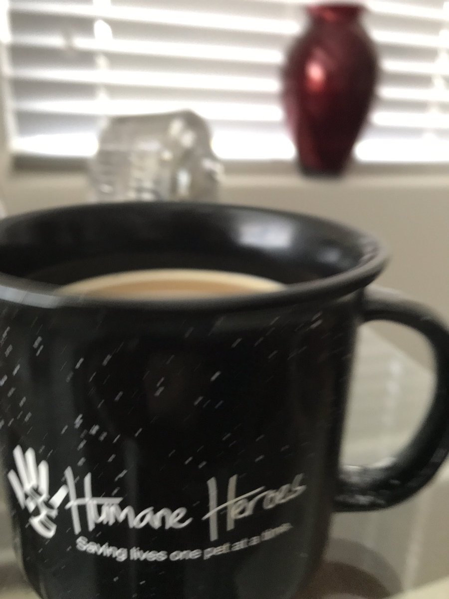 AnnieMKrug's tweet photo. Perfect start to the morning. #HumaneHero My new fav mug! Awesome new membership program @HinsdaleHumane Great mission. Great feeling. Great swag! https://t.co/zVBMAZMJ6y