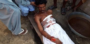 voice_minority's tweet photo. Bhuru Bheel who was tortured to death by his owner in Sanghar, Sindh is the father of 2 children and the only bread earner in his family. But as long as u are a minority in this country, no one is going to take your problems seriously. #StopViolenceAgainstMinorities https://t.co/8T47rOHSqt