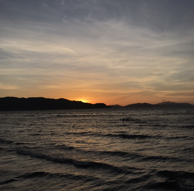 Dapat salam dr sunset ulelee, long time no see katanya