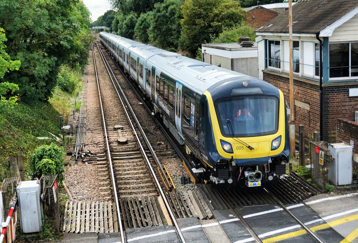 DannyCookeVids's tweet image. Went out specially to shoot my first @SW_Help #class701 this afternoon! Got pretty damp in the process too!