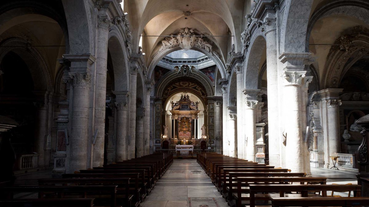 ...entrare nella chiesa degli Agostiniani è come entrare nel manuale base della grande arte italiana rinascimentale e barocca... (A Paolucci) #santamariadelpopolo