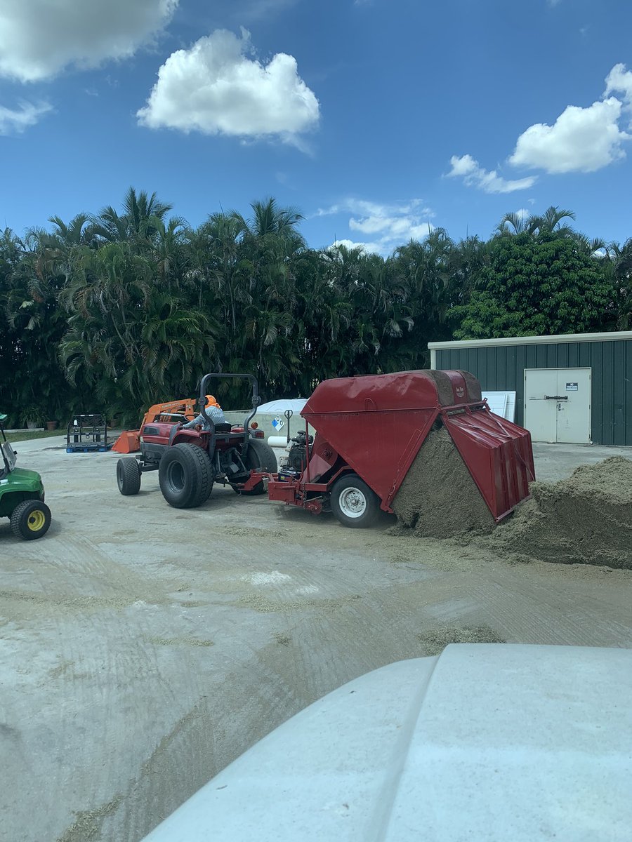 AerationTech's tweet image. Verticutters going, Rake-O-Vacs behind them, Sand being slung, and 1298s waiting behind them! Doesn’t get much better then this .... Thanks Bob for having us out for the whole package  @TurfTech_
