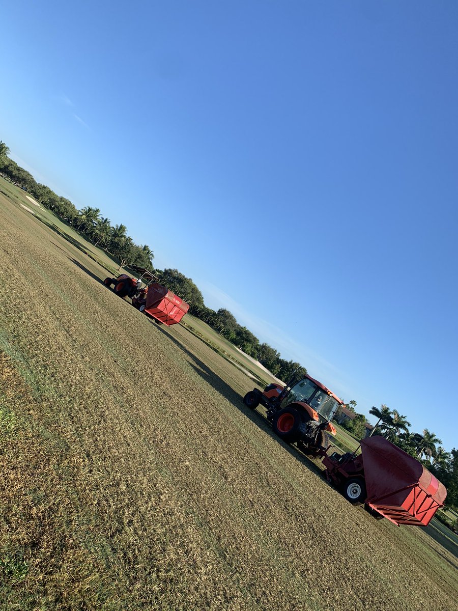 AerationTech's tweet image. Verticutters going, Rake-O-Vacs behind them, Sand being slung, and 1298s waiting behind them! Doesn’t get much better then this .... Thanks Bob for having us out for the whole package  @TurfTech_