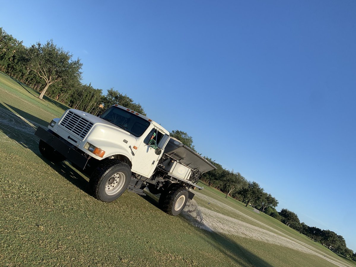 AerationTech's tweet image. Verticutters going, Rake-O-Vacs behind them, Sand being slung, and 1298s waiting behind them! Doesn’t get much better then this .... Thanks Bob for having us out for the whole package  @TurfTech_