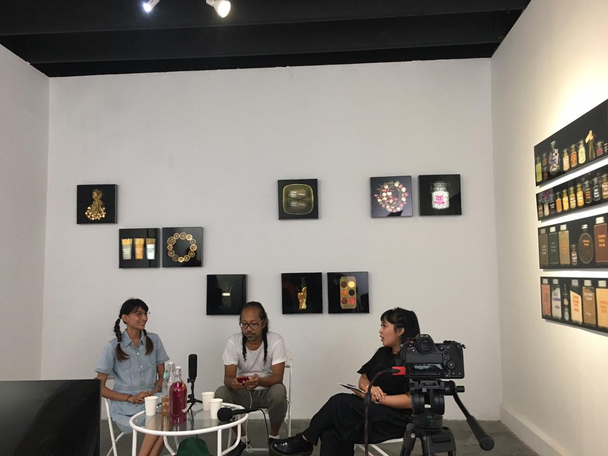 #AngkiPurbandono adalah seniman dgn yg byk menggunakan metode scanografi u/ merekam imaji fotografinya. Ia merupakan salah satu pendiri <a href="/mes56/">Ruang MES 56</a> &amp; <a href="/PAPs_ID/">Prison Art Programs</a>. Format &amp; penyajian karyanya yg insalatif jg byk bertolak dari format kerja kolaboratif dgn berbagai praktisi.

#MeettheArtist