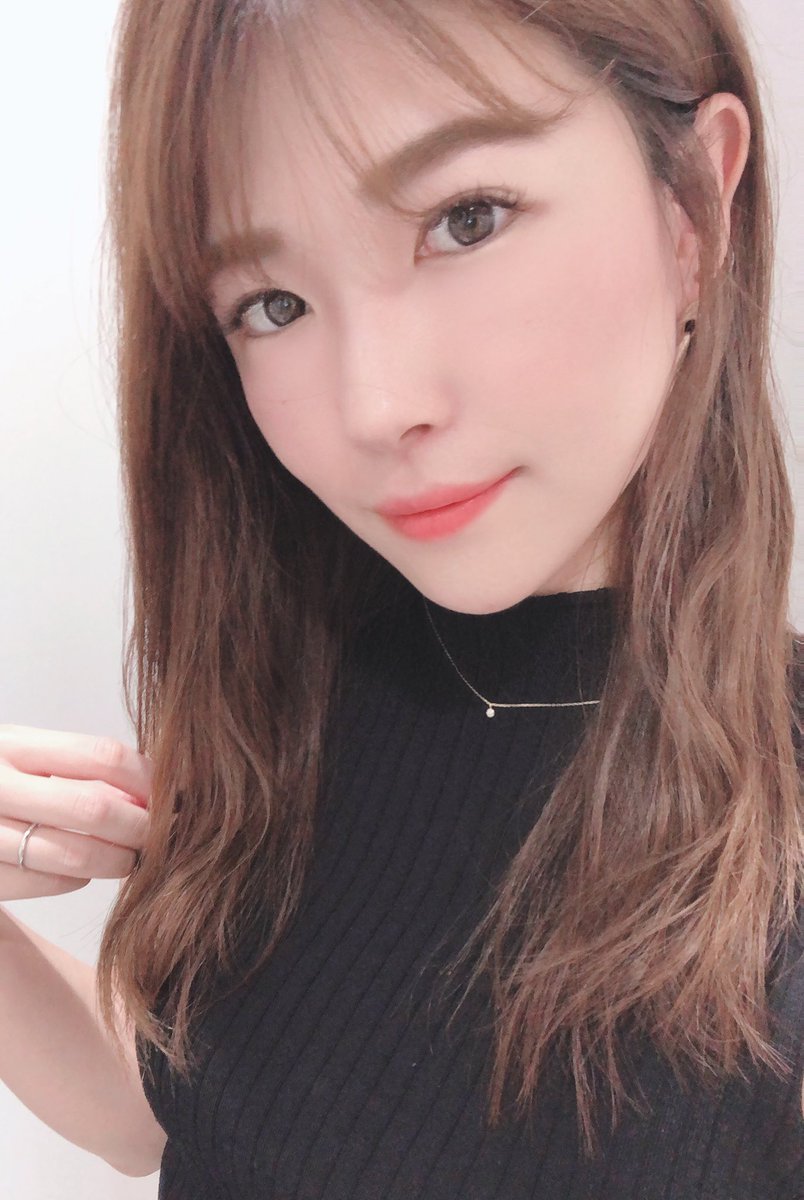 tomodayo0304's tweet image. ➊暑い日々が続きますね😭
熱中症には気を付けましょう！ミクチャの順位がなかなか上がらずで、すごい悩んでます😭配信もなかなかできないし…焦りもあるし。マイナスなこといってたらだめだね！
皆さま、引き続きリツイートの応援を宜しくお願いします🥺
#MissBouquet #ミクチャ
#リツイート