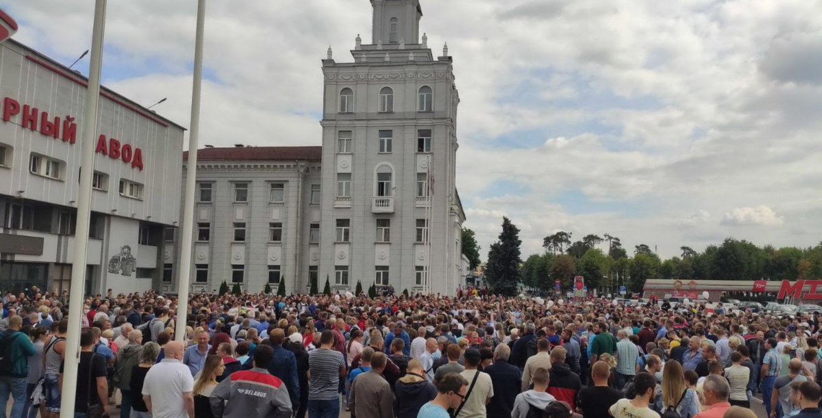 Belarus industrial giant Minsk Tractor Works (MTZ) hesitates over the idea of a nationwide strike. State ideologues send out threats to workers and blackmail that if the strike continues, international partners will cancel their contracts with MTZ.