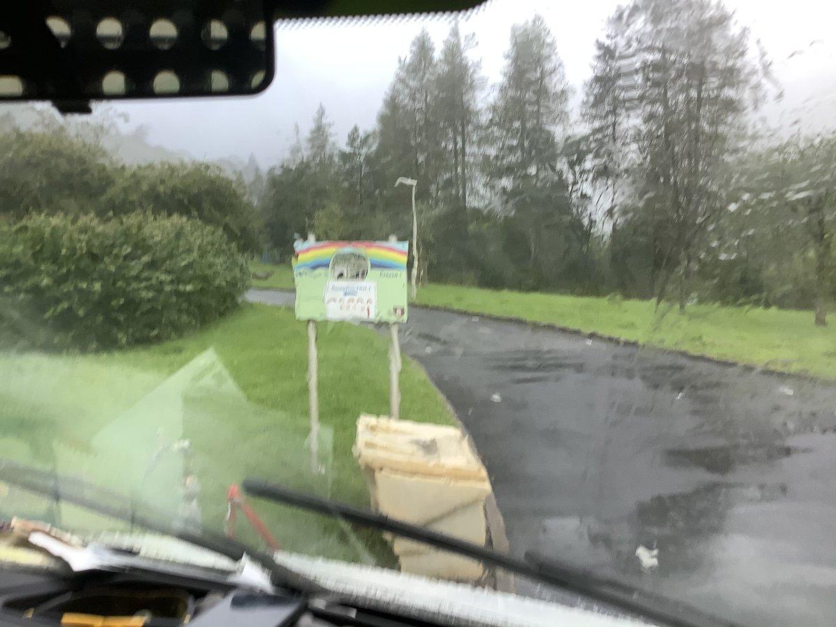 RussellHorsey's tweet image. It’s going to be 1  of those days, 1st school of the day “why are you watering trees in the rain!” #TreeEducation #PublicInformationService Ground still parched a few Cm down!Luckily the rest of the day looks brighter #urbantreeplanting #treeestablishment @Barber_ENV @CecilUforia