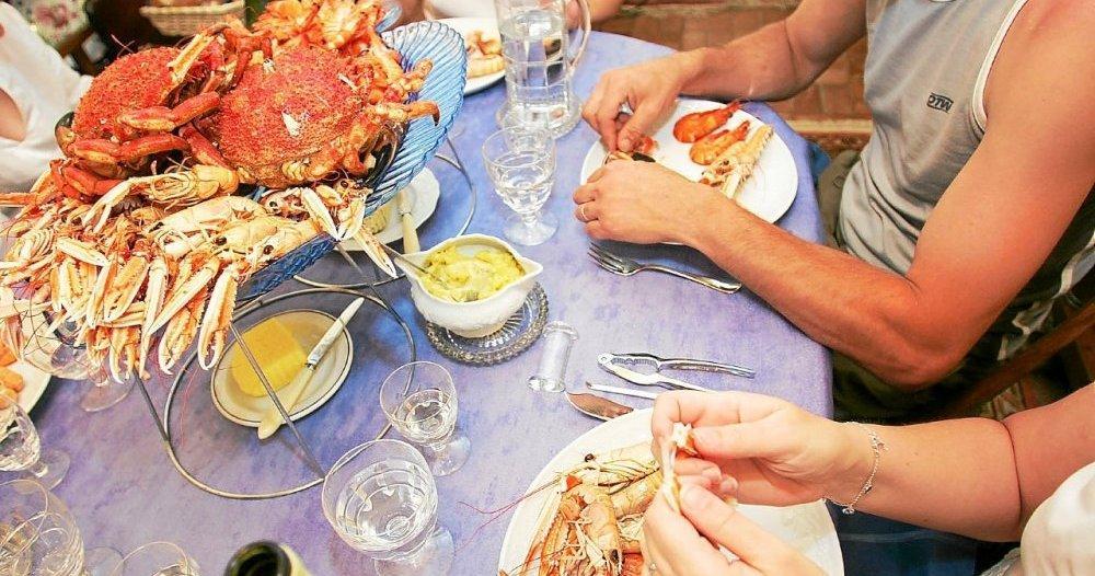 LeTelegramme's tweet photo. Un épidémiologiste demande d’« annuler les fêtes de famille dans des lieux clos » https://t.co/vCUm00dSeX https://t.co/NcT1FnTs0a