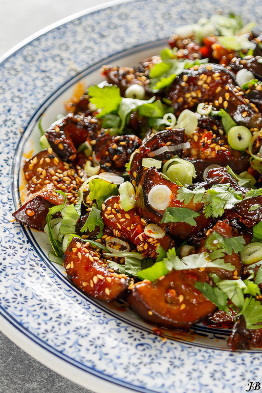 Kleverige, pittige aubergines.

carolinebrouwer.blogspot.com/2020/08/klever…