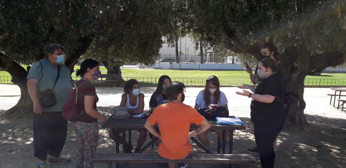 Nuestr@s muchach@s de teatro ensayando su obra "y no quedó ninguno" Un domingo más!