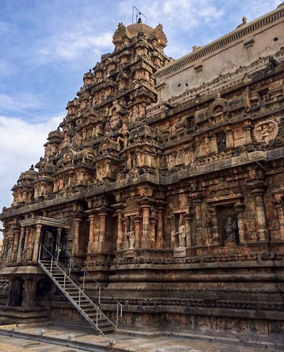 The simplest temples have a sanctum & an ardha-mandapa (Dravida) or antarala (Naagara).Larger temples have an additional maha-mandapa, & perhaps, one or more mandapas.Often, these are nrtta or nata mandiras, for ceremonial dance. Frequently, marvelous sculptures adorn them.