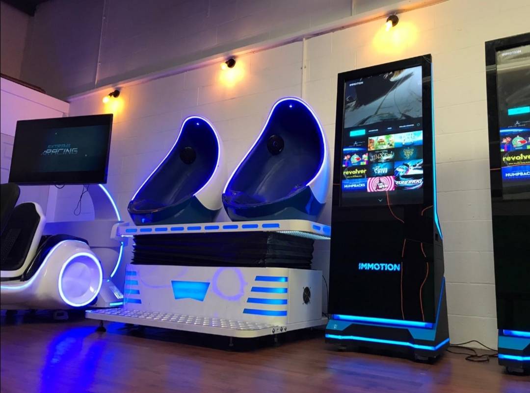 VR_HERE_'s tweet photo. ◾Hey VR fans!◾
We are OPEN today from 1pm so while the weather is doing its thing, why not book in your immerse virtual reality experience & try out our NEW @Immotion_VR VX1 CINEMA PODS!
#vrhere #tripadvisor #travelerschoiceaward #schoolholidays2020 https://t.co/xTreERL6pT