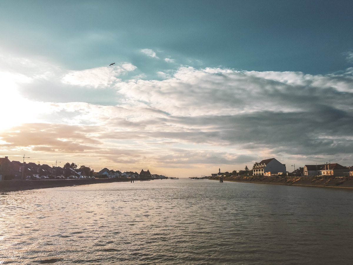 Open on the sea, open on the world.

#grandfortphilippe #gravelines #spiritofdunkerque #visitdunkerque #sea #river #world #landscape #dji #drone