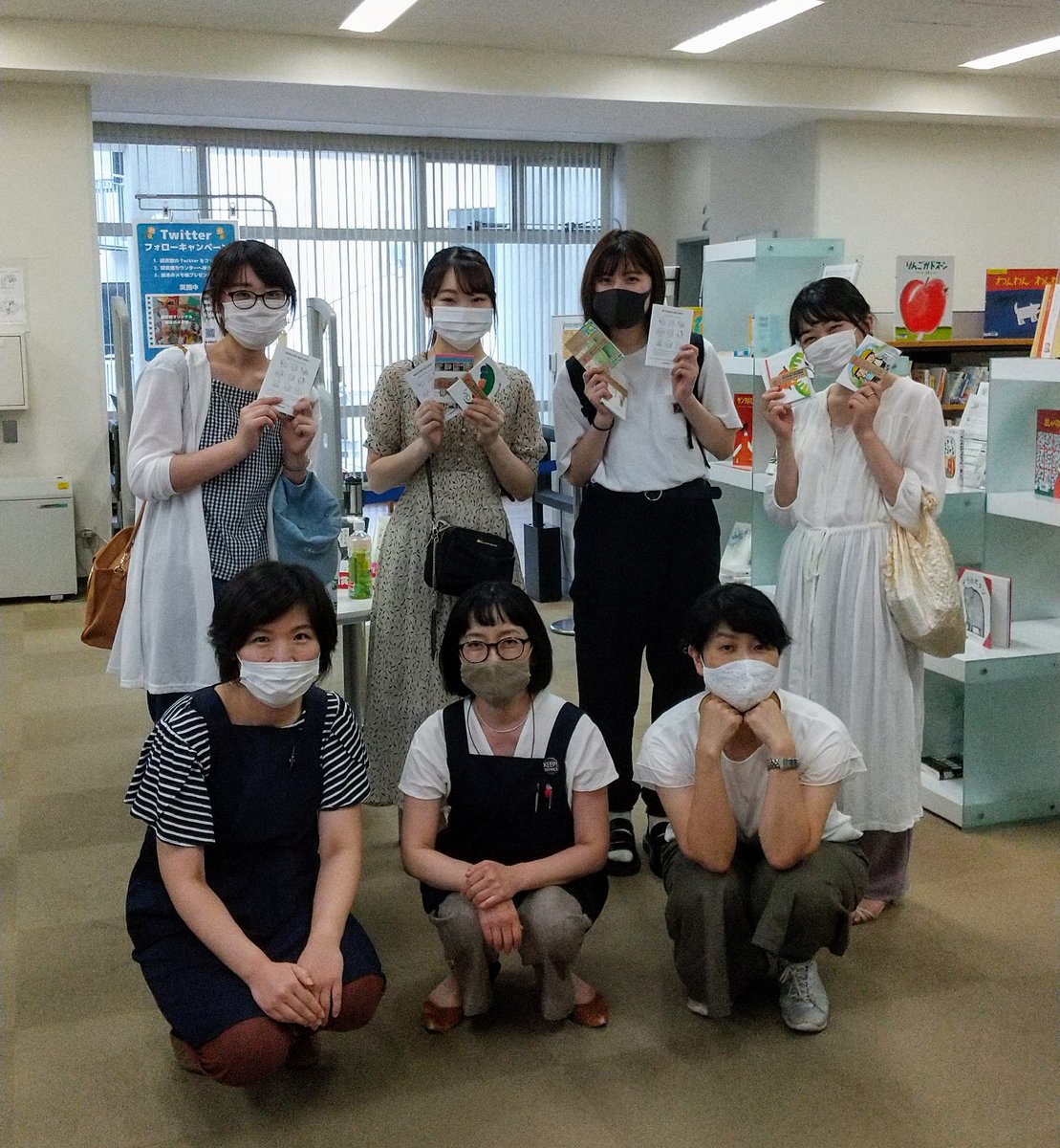 湘北短期大学図書館 お久しぶり 本日 この春卒業したl学科4名が図書館へ遊び に来てくれました そして キャンペーンに参加してくれました ありがとう みんなの変わらない元気な姿を見ることができて嬉しかったです 今度 勤め先へ遊びに 行くからね