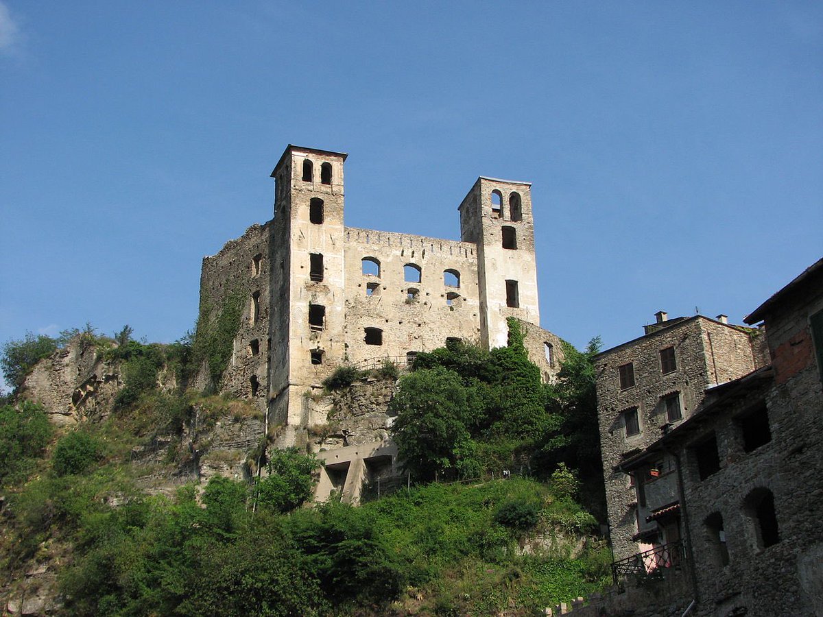 rivelechallenge's tweet photo. [BREAKING NEWS] Découvrez Dolceacqua, commune italienne et troisième ville étape du #rivieraelectricchallenge 🇮🇹 
@enedis_coteazur @Grimaldi_Forum @MairieMonaco @Citelum @EverMonaco1 @SAPLabsinFrance @la_turbie @voiturelec @MaRegionSud @MetropoleNCA 
#mobelec #evermonaco https://t.co/TLzWqYW5Fy