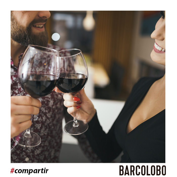 Tú eliges la compañía…
¡Y nosotros ponemos el vino! 😉

Ahora tus momentos BARCOLOBO, ¡llevan descuento!
Con el código promocional: VeranoConBarcolobo tendrás un descuento del 15% en toda tu compra online en barcolobo.com/tienda