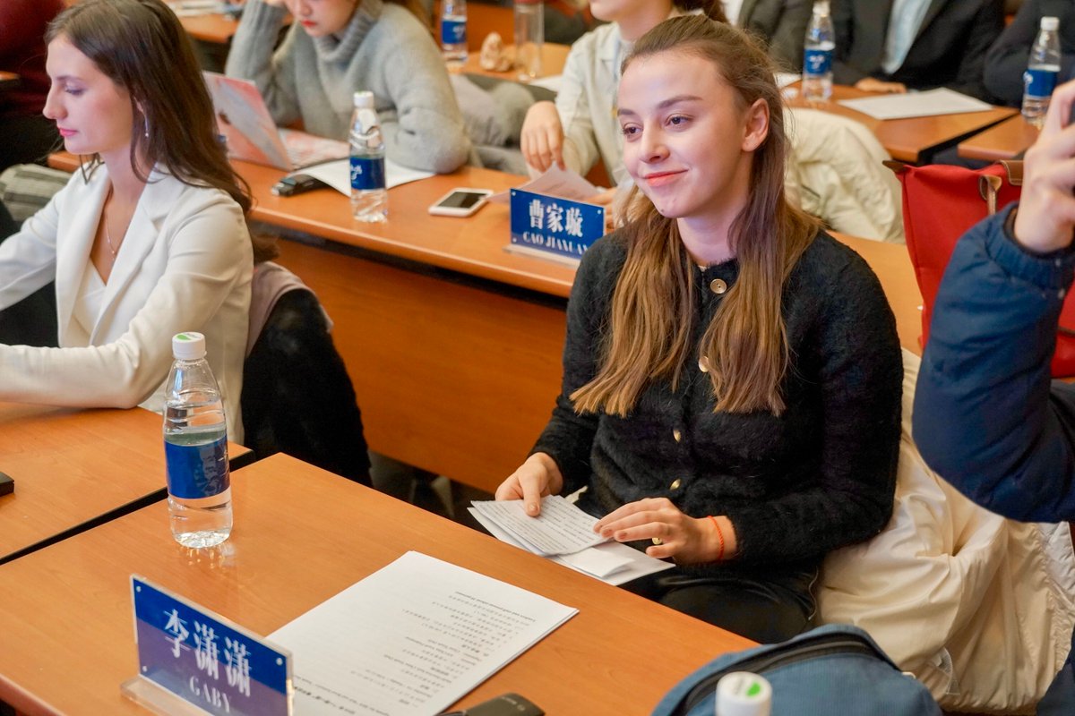 IBSBFSU's tweet photo. BFSUers participated an excellent international course holding by the Communist Youth League. Communist Youth League provide you a platform where you can have communication with talent youths.
Photo: Zihan Wang
#IBSBFSU #StudyinChina #studyabroad #BFSUers https://t.co/fV1bD4aZDY