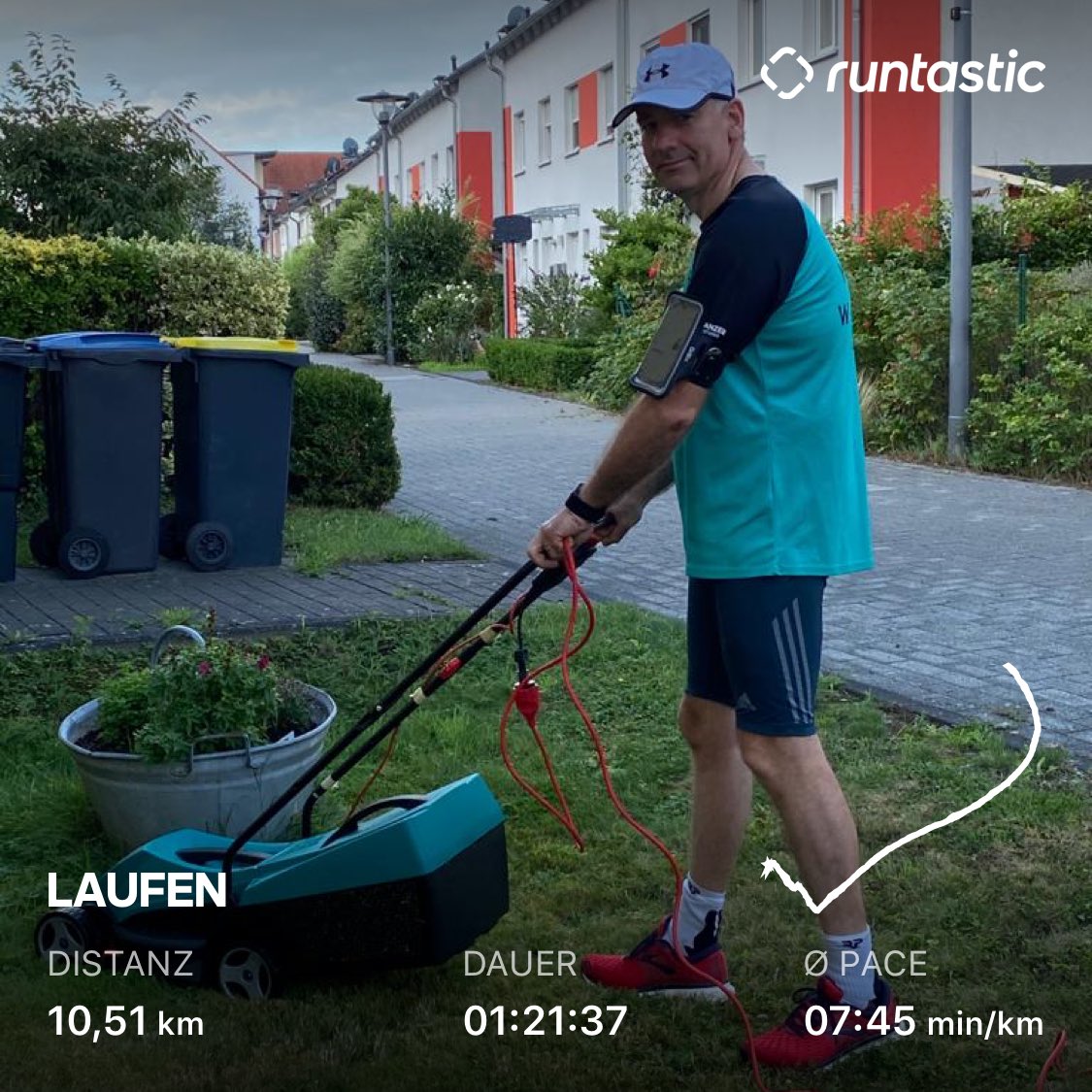 martinarnold's tweet photo. 10km Laufen plus Gartenarbeit als Workout 👍 https://t.co/5hUs4BQVvg