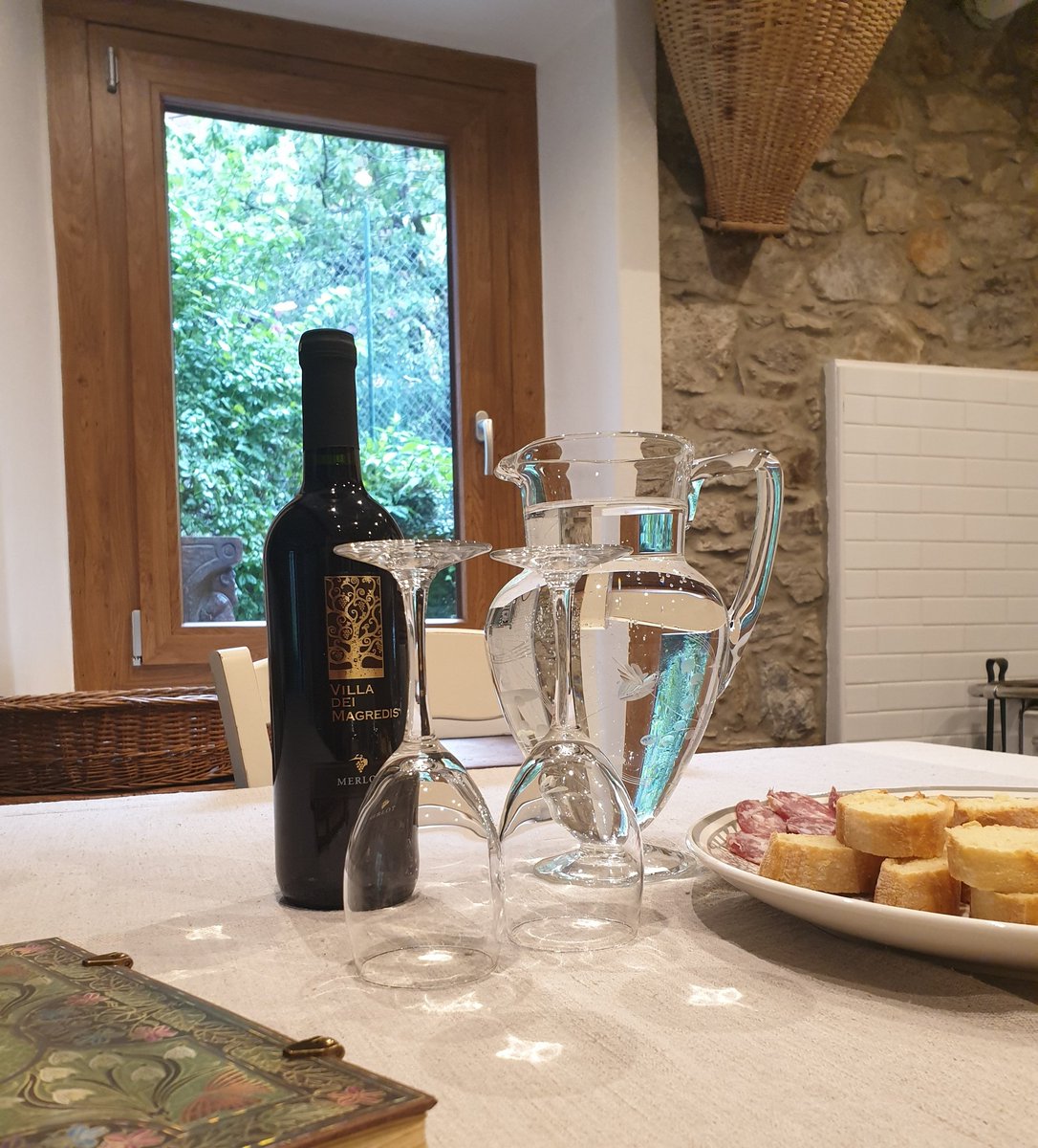 LucaDurante1's tweet photo. Accogliere è sempre un piacere.
#carnia
#vino
#ospitalità
#panesalame
#friuli
#valbut
#gerla https://t.co/dm5EZNPYRj