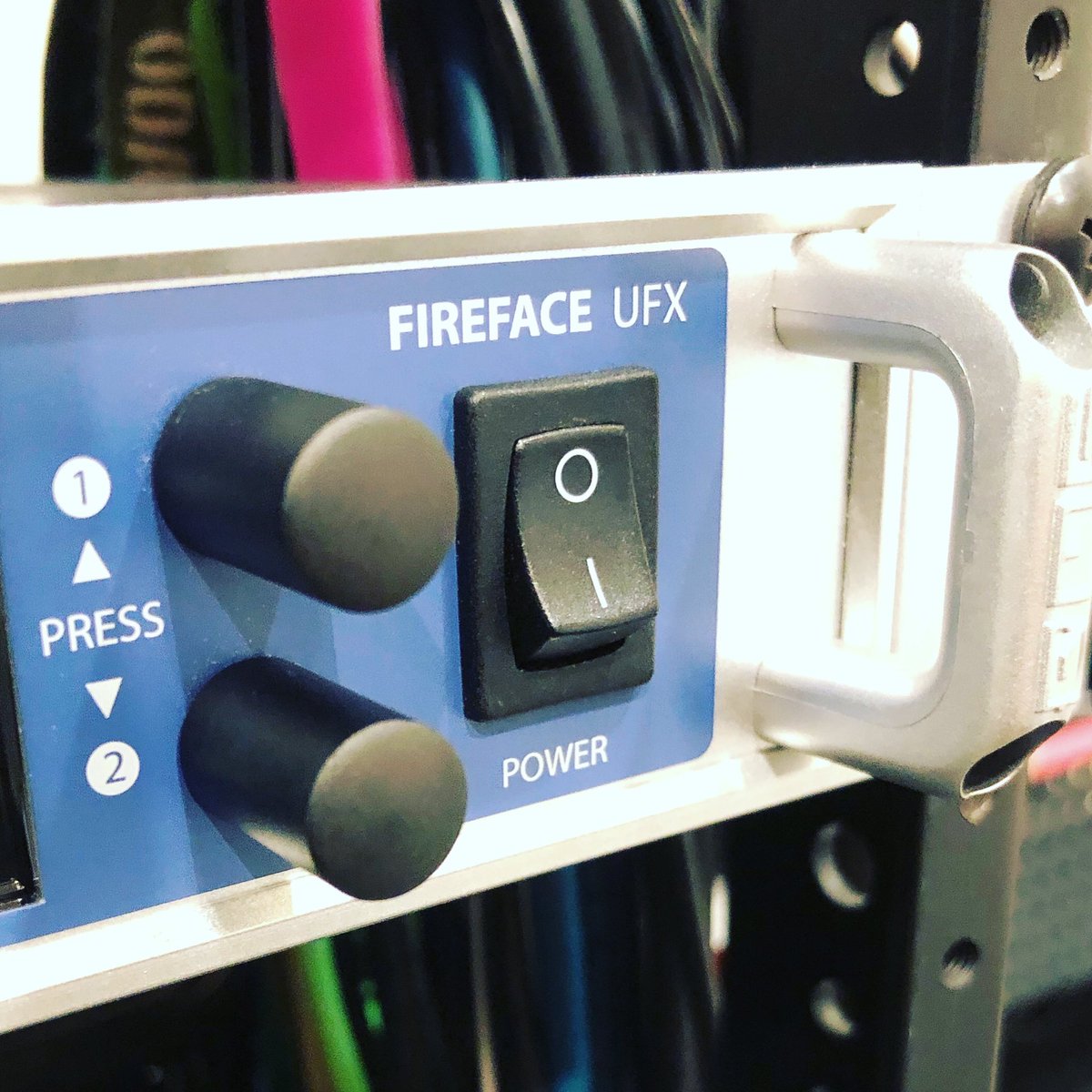 uesugihiroshi's tweet photo. 長年使ってきたオーディオインターフェイスFireface UFXががとうとう壊れてしまいました。今はApolloを使ってますが、Apollo導入後もデジタルミキサーとして使い続けてましたし、Apolloが休んでいる間Mac Pro導入までは、暫く再登板してもらってました。#rme #firefaceufx https://t.co/12PCRHghCf
