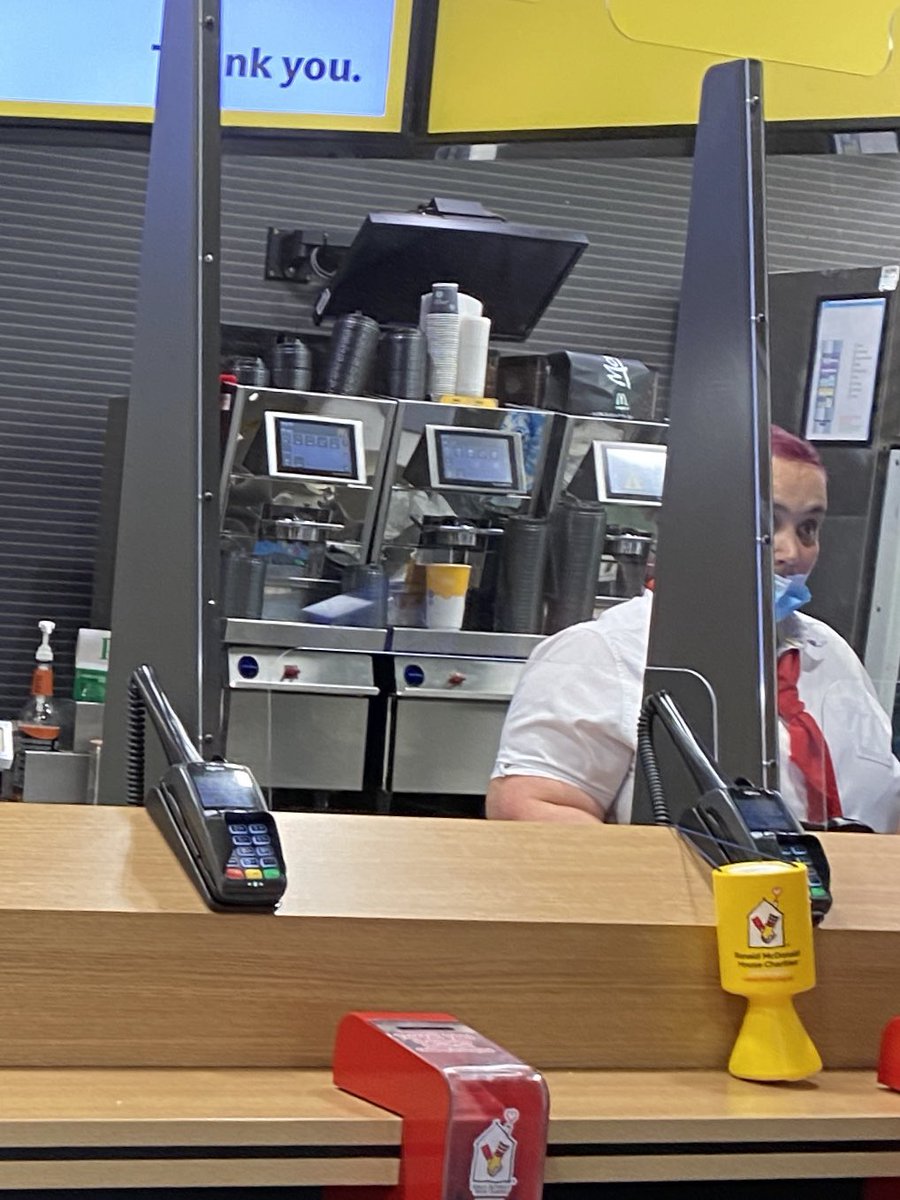 janthonymagic's tweet photo. @McDonaldsUK is this acceptable? #noseout constantly while preparing and serving. #learnhowtouseamask https://t.co/2bTp8mcvvj