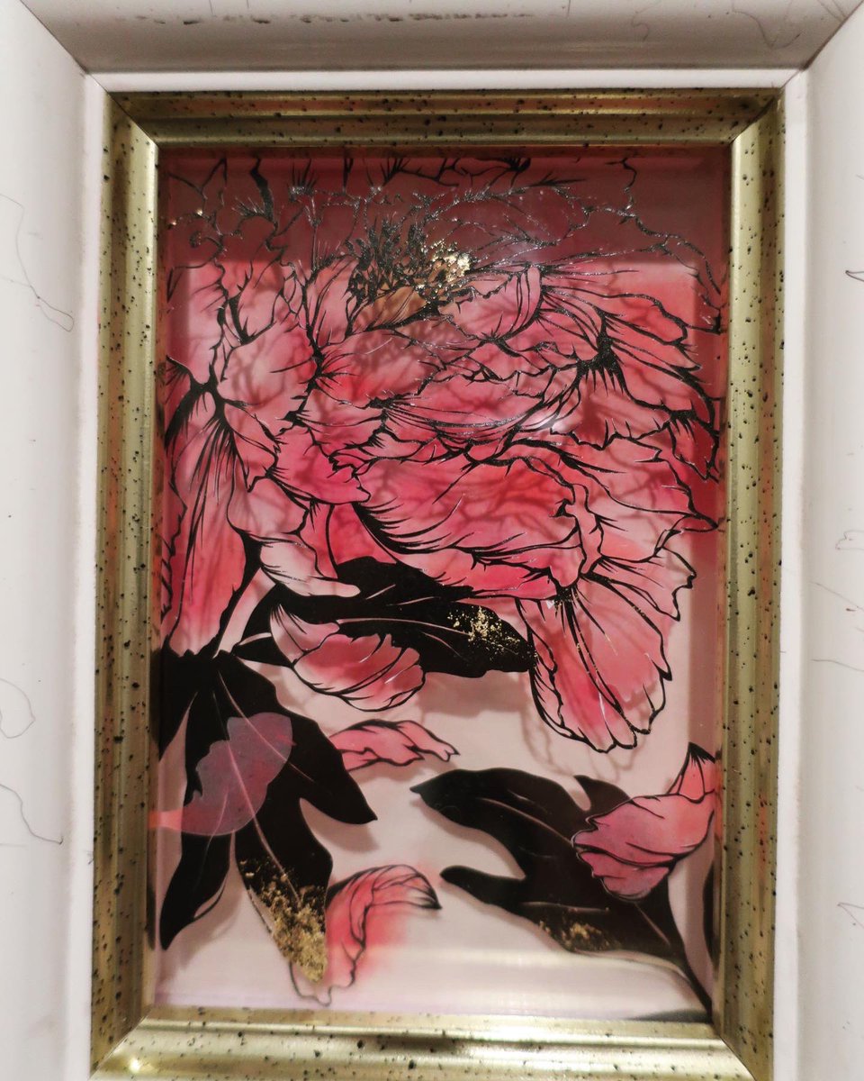 「「崩れる」
牡丹の花がゆっくり崩れる様子を二層の切り絵で表現しました。
8/23」|切り絵作家金平糖@切り博/デザフェス両日 F-290、291のイラスト