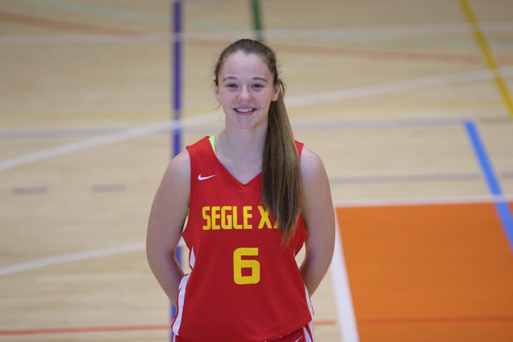 Marta se incorpora al Ensino para afrontar el reto de entrenar en la máxima categoría, la #LFEndesa. Proviene del Siglo XXI.

Ha sido eleccionada por la FEB 🇪🇸 para los torneos preparatorios para el europeo U16 2018 y 2020.

Benvida! ensinolugo.com/noticia/259/Ma…