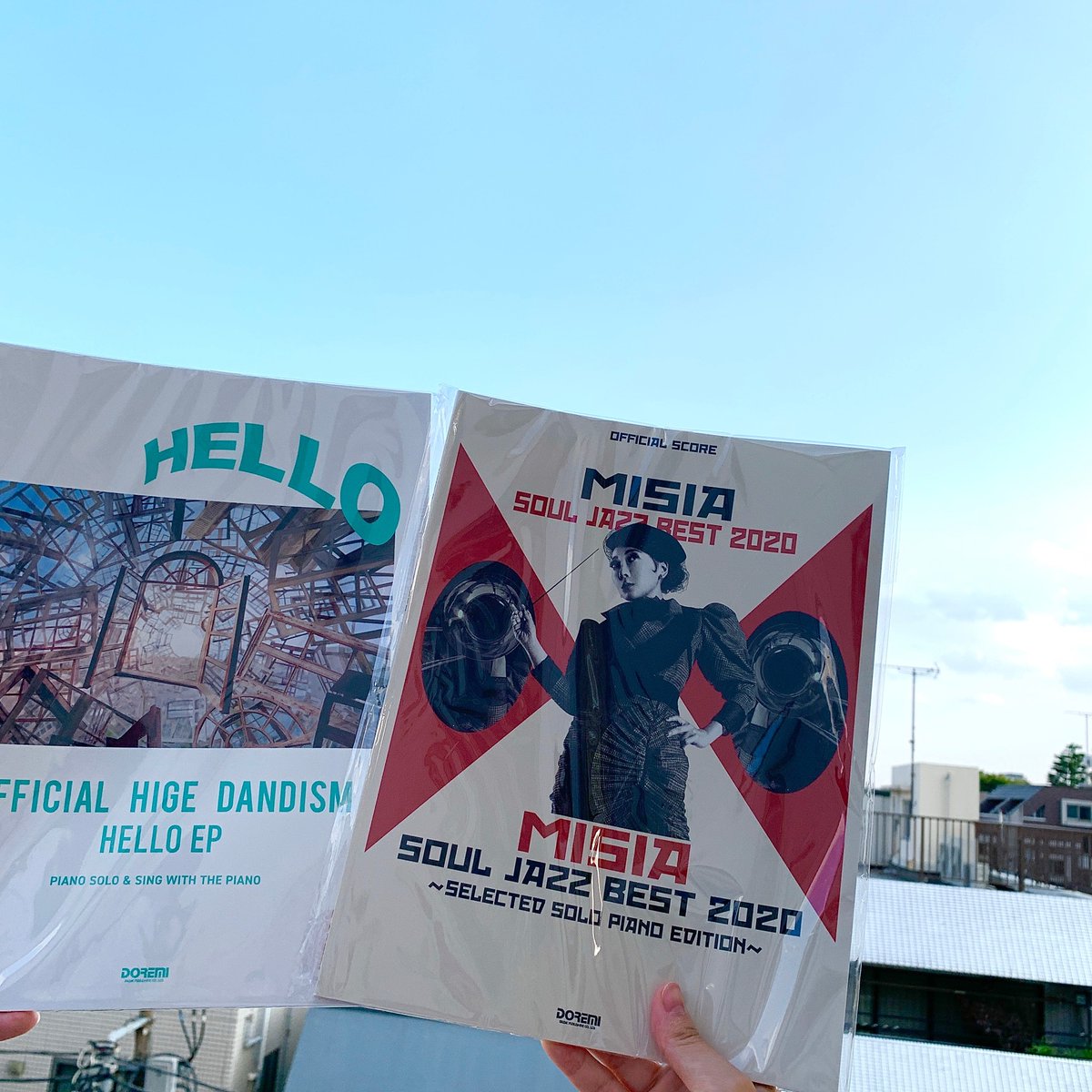SuganamiKyodo's tweet photo. MISIAとOfficial髭男dismの新刊発売中です✨
どちらも表紙がおしゃれで、お部屋に飾るのにもぴったりですよね🌷
ぜひチェックしてみてください😊💗
https://t.co/KzbtTzVZhh
#スガナミ楽器 #misia #souljazzbest2020 #official髭男dism #helloep #ピアノ楽譜 #ピアノ好きな人と繋がりたい https://t.co/kPPgk4858w