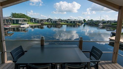 Waterpark Sneekermeer ligt op zo’n 20 kilometer vanaf Sneek bij het dorp Terherne. bit.ly/2MAvcUD