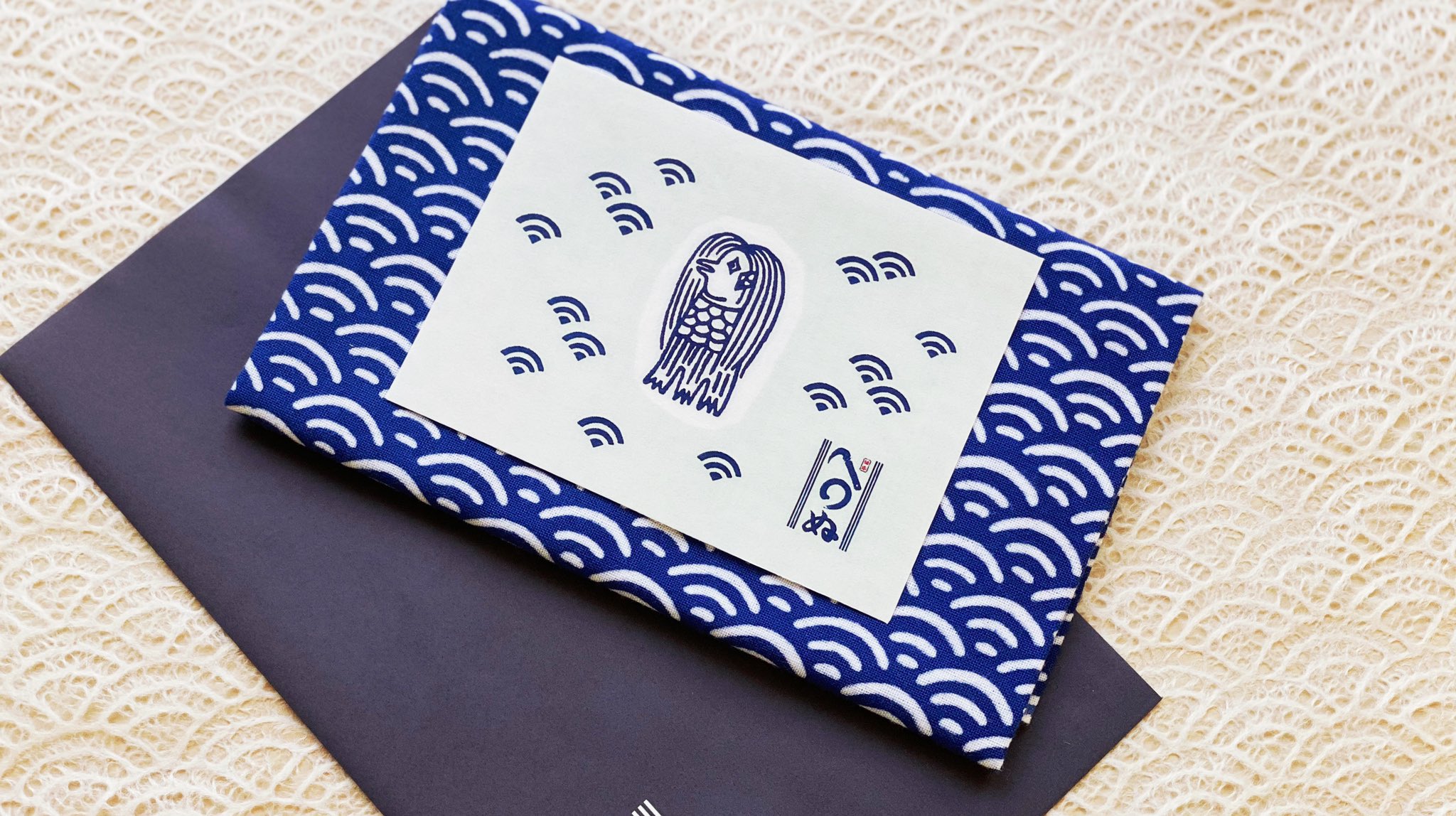 かまわぬ Kamawanu 公式 スタッフこぼれ話 今年4月にアマビエが話題になっていたころ 当時のかまわぬ ポップアップオンラインストアでご注文いただいたお客様に ある一定の期間だけ こっそりこのお札を忍ばせていました 早く終息しますように