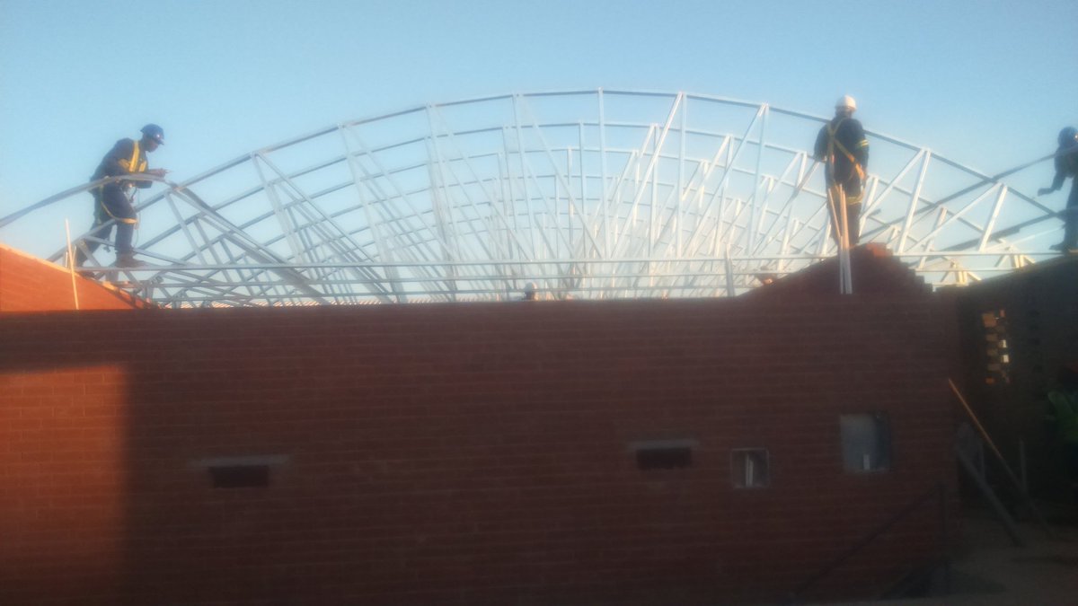 Big5projects's tweet image. We&apos;re often asked about the design capabilities of #CFS &amp;amp; the technologies ability to form different shapes for facades &amp;amp; roof designs. 

#CFS design capabilities are truly infinite. 

Here we have a circular roof for a diesel depot we constructed for our client in #Johannesburg